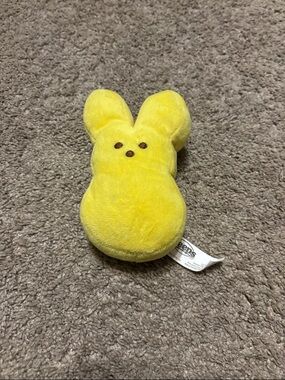 Yellow peep stuffy